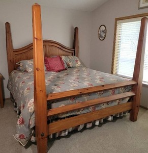 lot 15D image: Gorgeous Cottage Chic Pine King Poster Bed Set by Broyhill