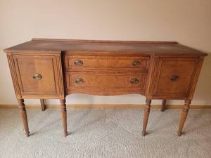 lot 16 image: Mid-Century Vintage Federal Style Buffet Cabinet