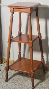 lot 89 image: Farmhouse Etagere Plant Stand