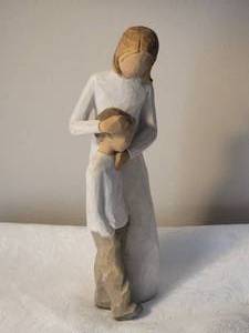 lot 102 image: Adorable Willow Tree Wood Sculpture - Mother and Son