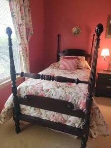 lot 14B image: Gorgeous Twin Mahogany Poster Bed B
