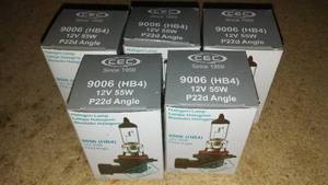 lot 559 image: CEC Industries Halogen Headlight Bulb 9006 (HB4) (5)