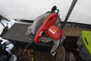 lot 724 image: Milwaukee 6490 10 Magnum Miter Saw