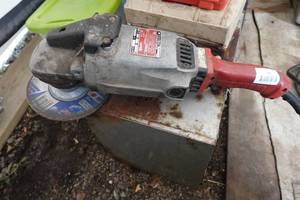 lot 725 image: Milwaukee 6095 Heavy Duty 9 Sander