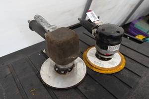 lot 728 image: 2 Dual Action Air Sanders
