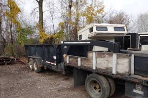 lot 1 image: 2002 Behnke Enterprises Hydraulic Dump Bed Gooseneck Trailer - 14 x 6 10