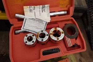 lot 766 image: Pipe Threader Kit