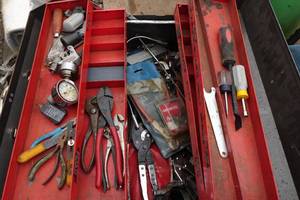 lot 738 image: Metal Toolbox with Tools - Craftsman, Channellock, Ridgid, Snap-On