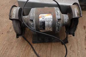 lot 737 image: Buffalo 6 Bench Grinder