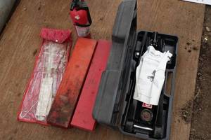 lot 730 image: Craftsman 2-14 Ton Trolley Jack, Roadside Kits, Lockout Kit