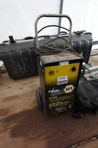 lot 711 image: NAPA Power Surge 275653015 Amp 6-24V Battery Charger