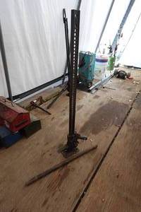 lot 795 image: Hired Hand High Lift Jack