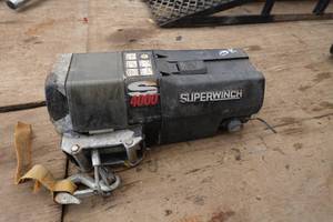 lot 805 image: Superwinch S4000 12V Winch