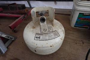 lot 814 image: Small Propane Tank