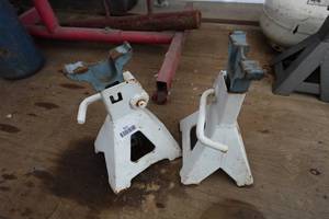 lot 812 image: Set of Jack Stands