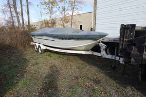 lot 3 image: 1978 Starcraft 21 Boat with 130 HP Evinrude Outboard and Trailer