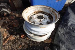 lot 8 image: 2 15 x 5JJ Trailer Wheels