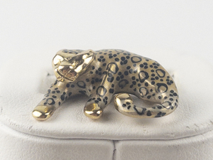 lot 17 image: SLC  Enamel spotted leopard or cheetah yellow gold 14k pendant. Estimated Replacement Value  $400