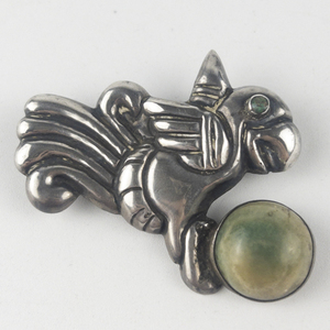 lot 25 image: Mexico (Unknown) Bird & Round Agate Inlay Sterling Silver Brooch .