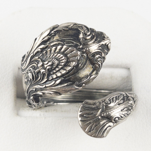 lot 58 image: Wallace Silversmiths  Art Deco Repousse Sterling Silver Spoon Ring. Size 7.75 - 8.