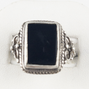 lot 67 image: Black Onyx Sterling Silver Ring. Size 7.75 - 8.