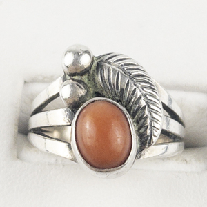 lot 71 image: Coral & Leaf Sterling Silver Ring. Size 5.5 - 5.75.