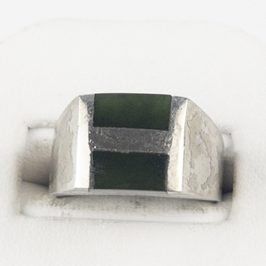 lot 88 image: Green Stone Inlay Stainless Steel Ring. Size 6.5 - 6.75.