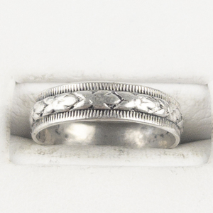 lot 90 image: Intricate Sterling Silver Band. Size 5.25 - 5.5.