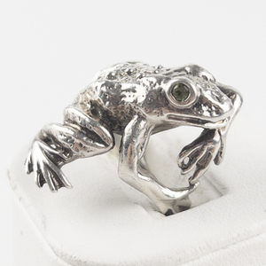 lot 91 image: Frog With Green Rhinestone Eyes Sterling Silver Ring. Size 8.25 - 8.5.