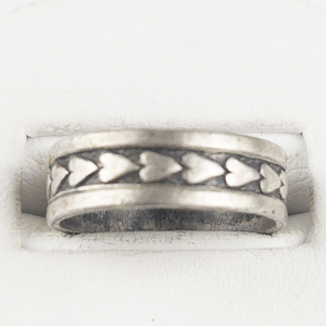 lot 106 image: Heart Embossed Inlay Sterling Silver Band. Size 7 - 7.25.