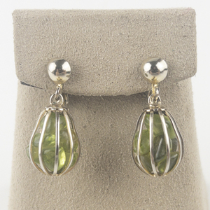 lot 150 image: Beautiful Caged Green Serpentine Silver Tone Base Metal Clip-On Earrings .