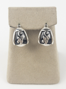 lot 161 image: Black Onyx Vine Sterling Silver Hinged Wire Hoop Earrings.