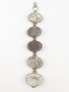 lot 184 image: Cabochon Agate Silver Tone Base Metal Panel Bracelet.