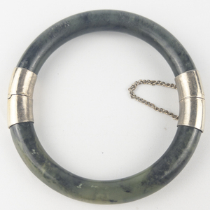 lot 190 image: Green Quartz Gold Tone Base Metal Hinged Bangle.