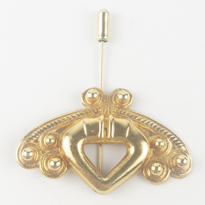 lot 224 image: Gold Tone Base Metal Stick Pin With Clutch.