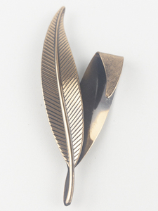 lot 225 image: Vintage Feather Copper Brooch .