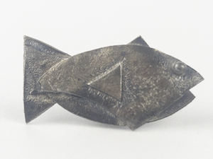 lot 229 image: Hand Made Fish Pin.