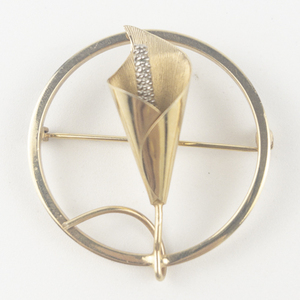lot 237 image: GIOVANNI Calla Lily Gold Tone Base Metal Brooch .