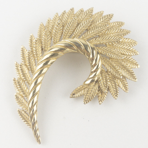 lot 262 image: Trifari  Feather Spread Gold Tone Base Metal Brooch .