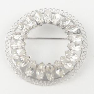 lot 266 image: Dor Rhinestone Wreath Sterling Silver Brooch .