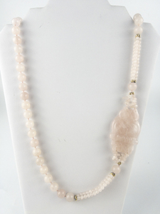 lot 286 image: Rose Quartz Carved Owl Bead Necklace.