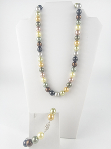lot 288 image: Multicolored Mother Of Pearl Bead Necklace & Bracelet . Knotted