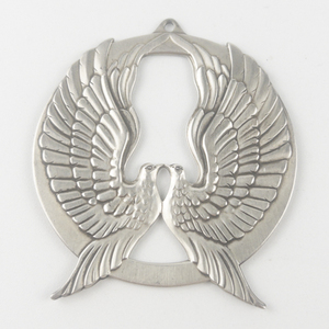 lot 315 image: Wallace Silversmiths Peace on Earth 1973 Good will toward men sterling silver Ornament