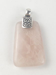lot 330 image: Rose Quartz sterling silver pendant (no chain).