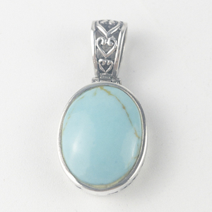 lot 331 image: Cabochon Turquoise heart boarder sterling silver pendant (no chain).