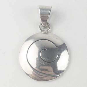 lot 332 image: Swirl sterling silver pendant (no chain).