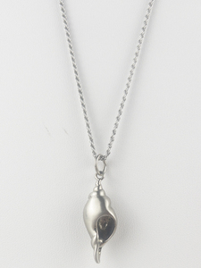lot 352 image: Kong Shell Sterling Silver Pendant Necklace .