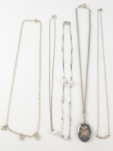lot 391 image: Group of 5  Gold Tone Base Metal Necklaces. All Wearable & In Good Condition