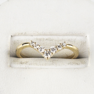 lot 3 image: 14k Yellow Gold Chevron Wedding band set with 16ct Total of Natural Accent Diamonds. Estimated Replacement Value $1200 LIKE NEW