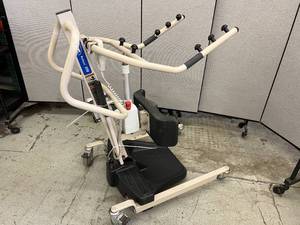 lot 40 image: Invacare RPS350-1 Reliant 350&nbspPatient Lift &nbspNo&nbspBattery - No Charger - Unable to Test